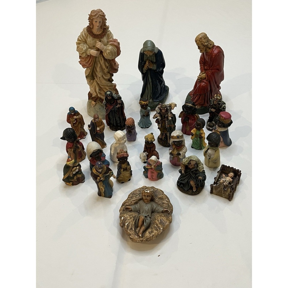 Jesus Ceramic Figures Lot 27